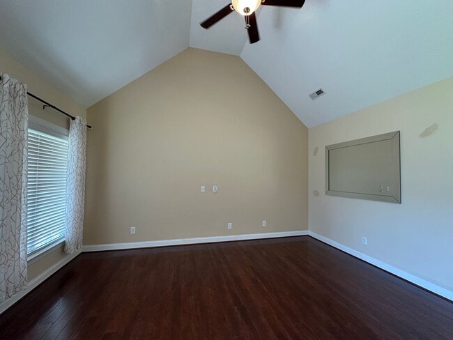 Building Photo - Inviting 3 Bed 2 Bath House