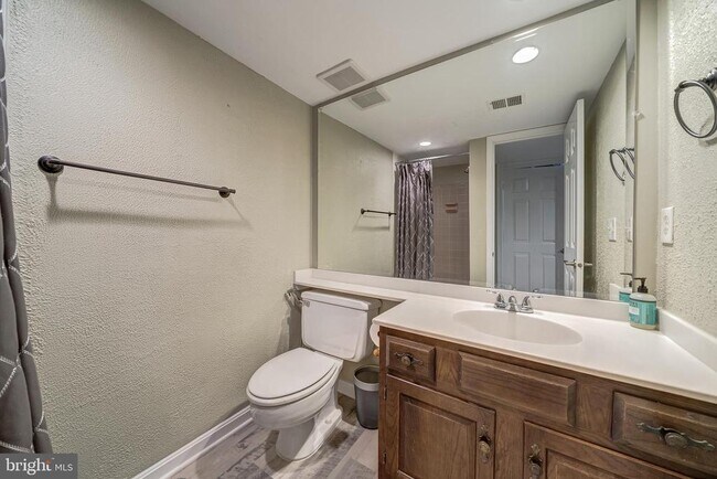 Building Photo - 5465 Cheshire Meadows Way
