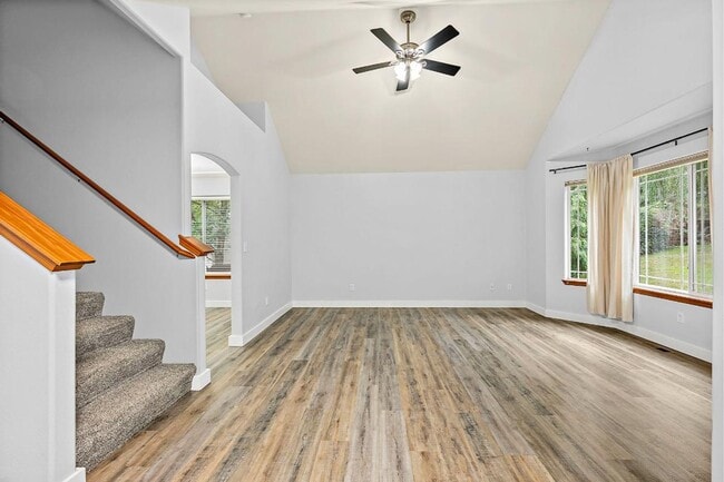Building Photo - Spacious 3-Bed Home w/ AC, RV Parking & Hu...