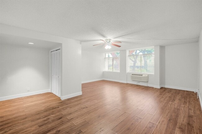 Building Photo - 7520 Hornwood Dr