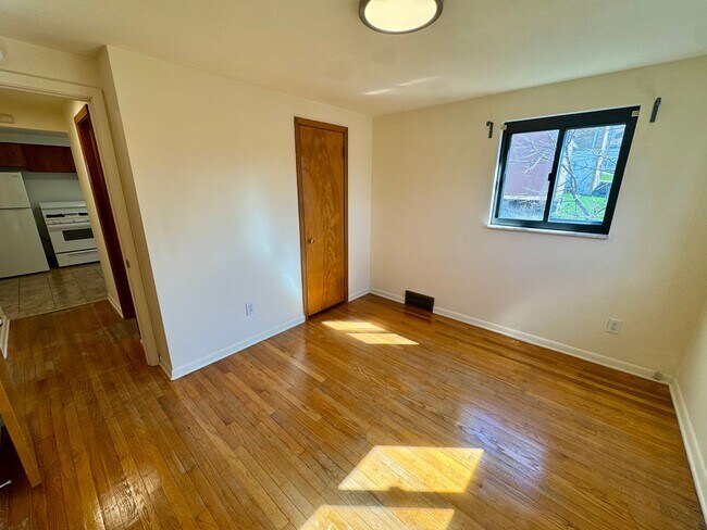 Building Photo - 229-231 Marylea Avenue