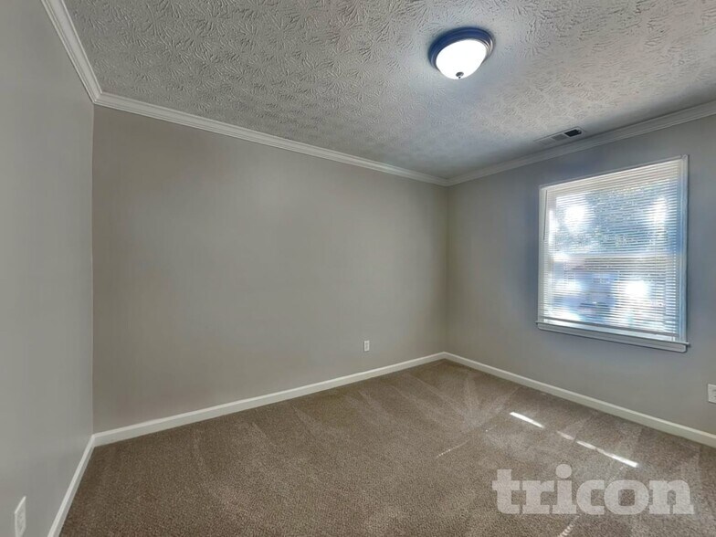 Building Photo - 60 Beaverdam Ct