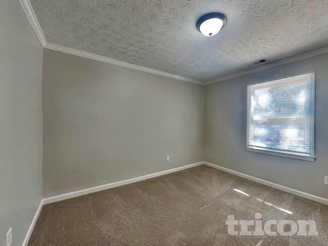 Building Photo - 60 Beaverdam Ct