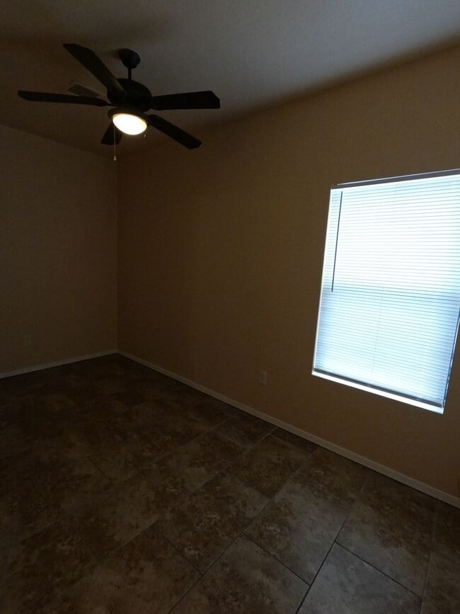 Building Photo - 1401 W Brown Rd