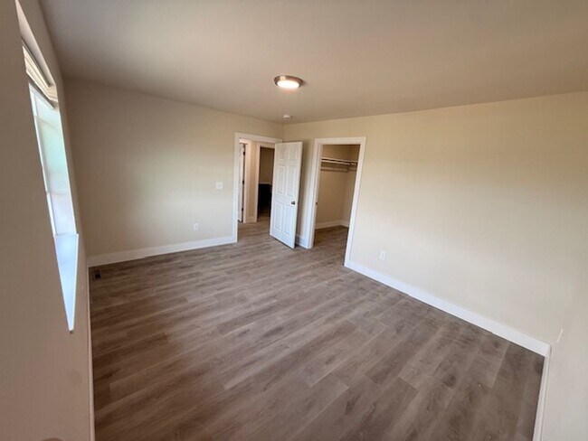 Building Photo - Brand New 3 Bedroom Duplex