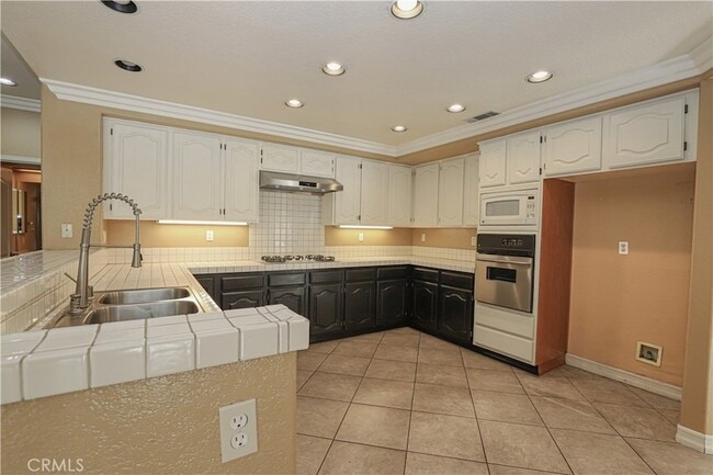 Building Photo - 2760 Hidden Hills Way W