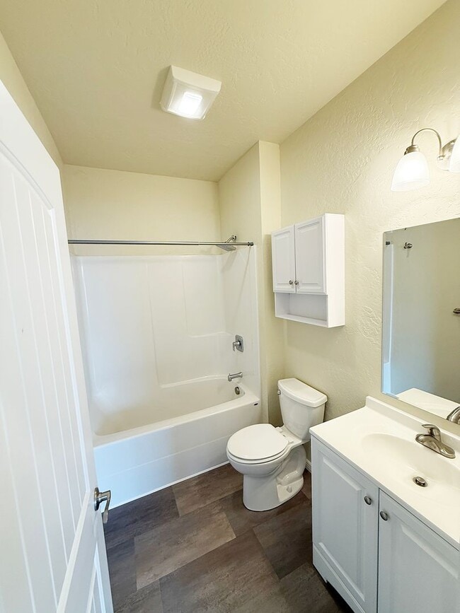 Building Photo - Sigle Family in East Valley