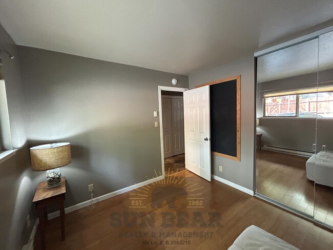Building Photo - 3 Bedroom - Great Location!