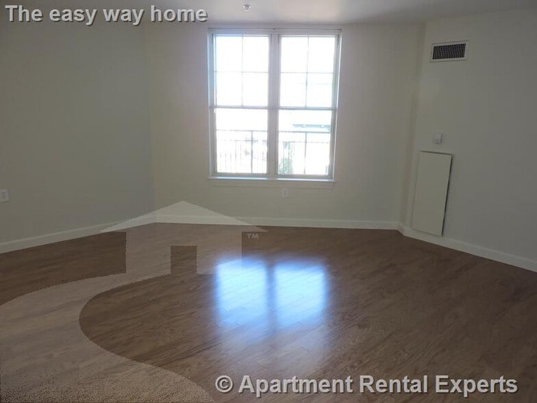 Building Photo - 632 Massachusetts Ave