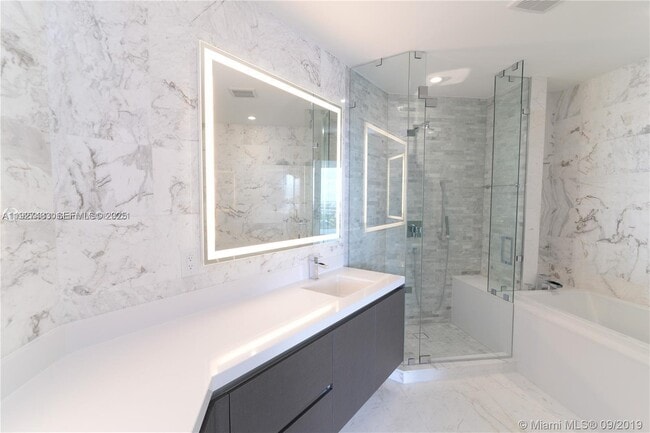 Building Photo - 851 NE 1st Ave