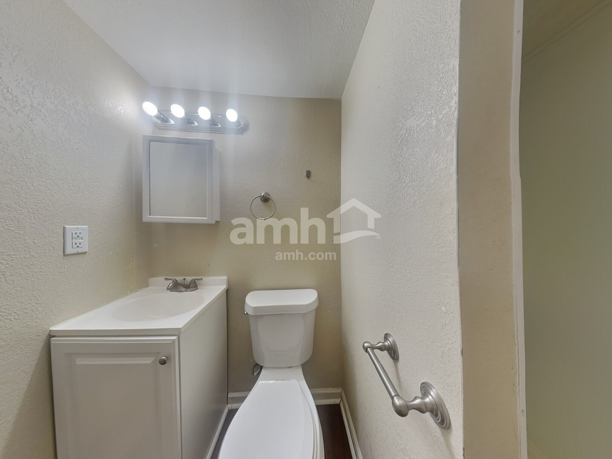 Building Photo - 12032 Forest St