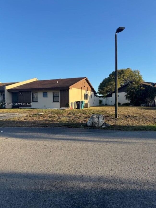 Building Photo - 4929 SW 139th Ct