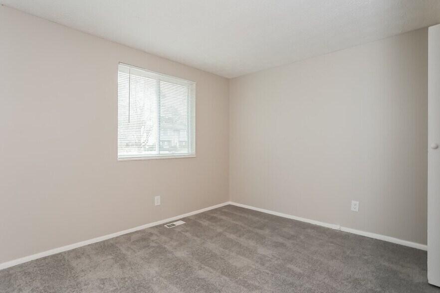 Building Photo - 725 Sunfield Dr NW