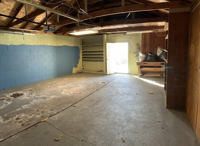 Building Photo - 5435 S 24th St