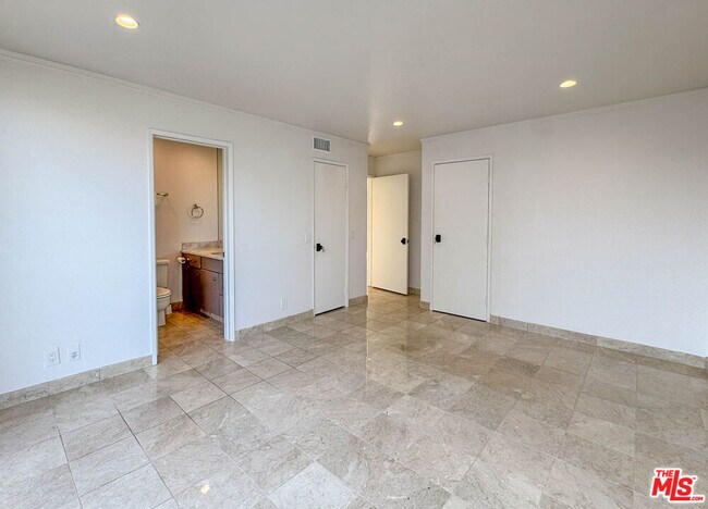 Building Photo - 10751 Wilshire Blvd