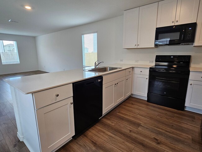 Building Photo - New 4 Bed / 2.5 Bath Home in Jarrell