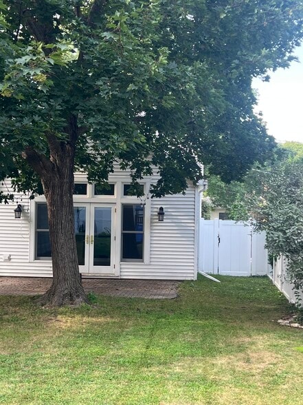 Back yard (3) - 2116 Vine St