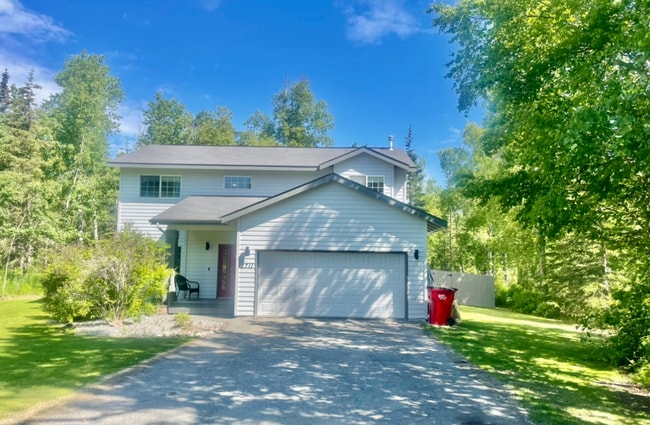 Primary Photo - Fantastic 4 bedroom single family home wit...