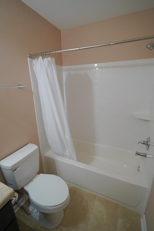 Building Photo - 933 Ashburn Dr