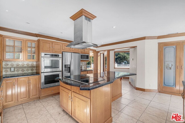 Building Photo - 3200 Oakley Dr