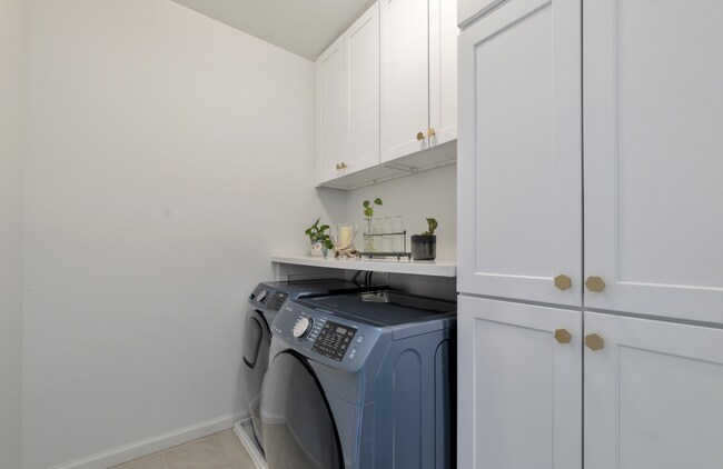 Building Photo - 5 bedroom 3.5 bathroom home in Lehi.