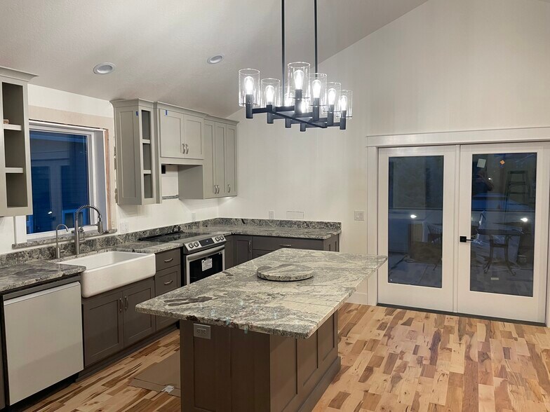 Building Photo - 1184 Rutherford Dr
