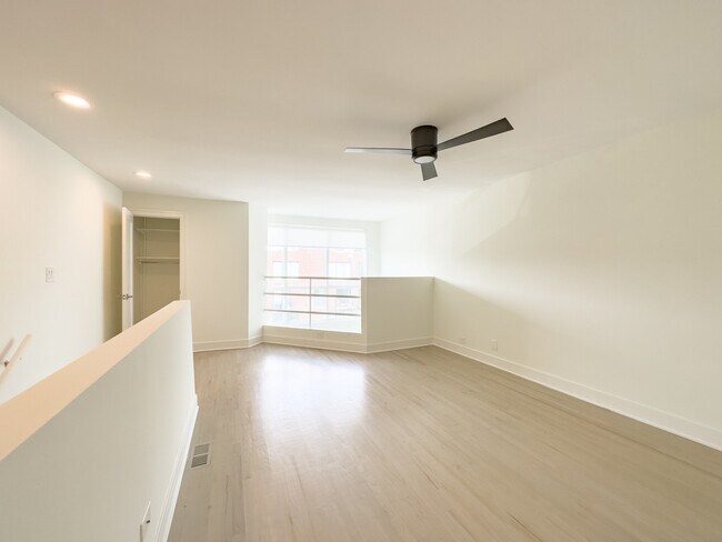 Building Photo - 949 W Grace St