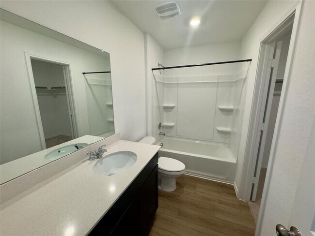 Building Photo - 510 Sunray Dr