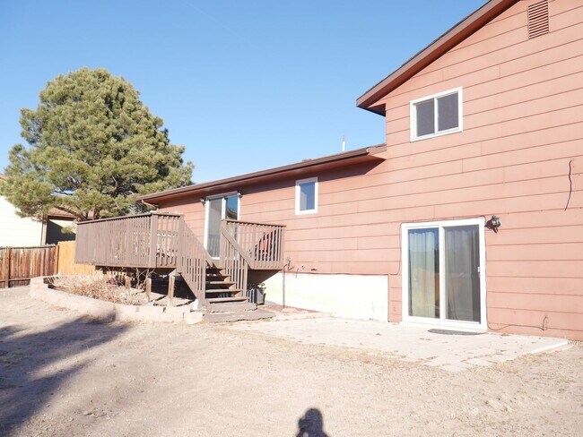 Building Photo - 4 Bed 3 Bath Home in District 20!