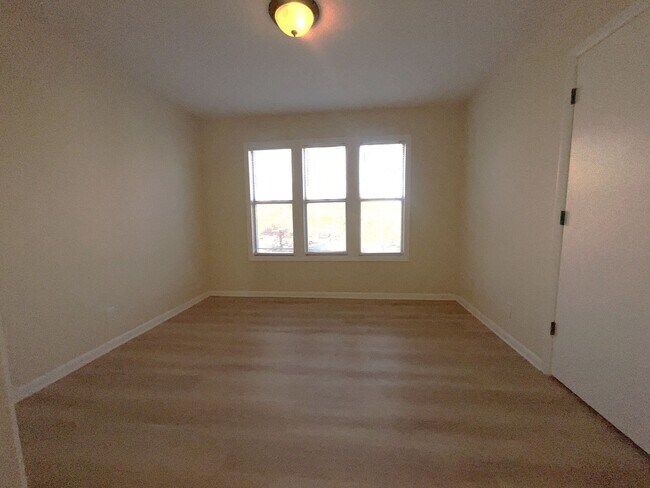 Building Photo - 1022-4 Brookhollow Drive Fayetteville, NC 28314