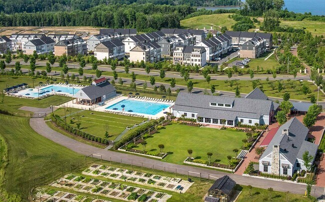 Building Photo - Luxurious 4-Bedroom Townhouse with 3.5 Bat...