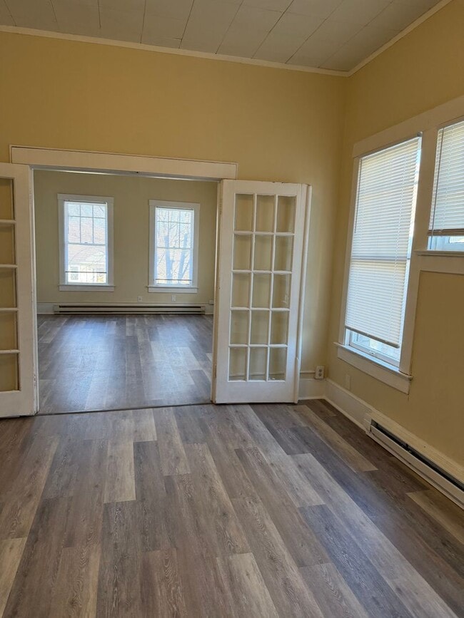 Building Photo - Historic Highland Charm – Beautifully Refurbished Upstairs Unit for Lease