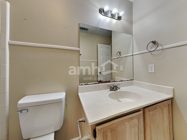 Building Photo - 138 Lions Gate Rd