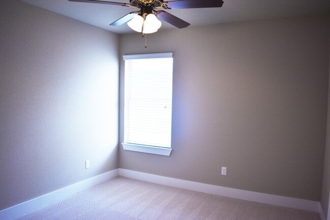 Building Photo - Upscale 4 Bedroom 3.5 Bathroom Home in Fayetteville!!