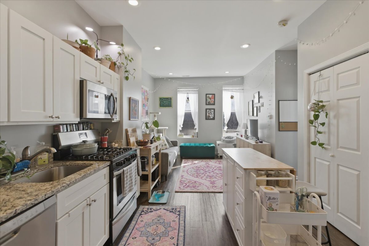 Building Photo - 1654 W Cortland St