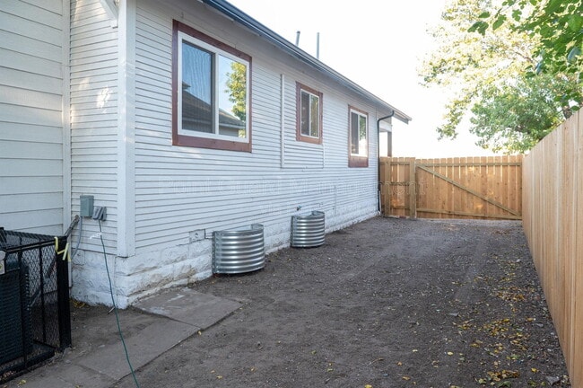 Building Photo - 1601 S Pattie St