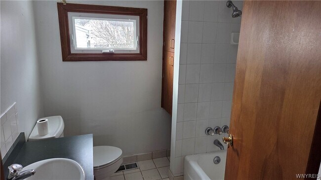 Building Photo - 552 29th St