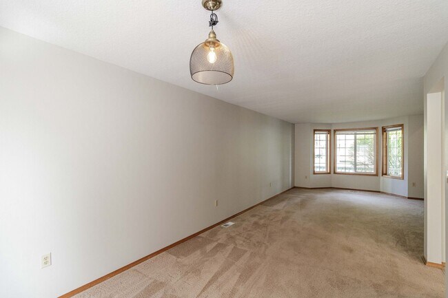 Building Photo - Spacious 4 Bedroom Home | 2,116 SF | Great Room with Fireplace | Fenced Backyard & 2-Car Garage