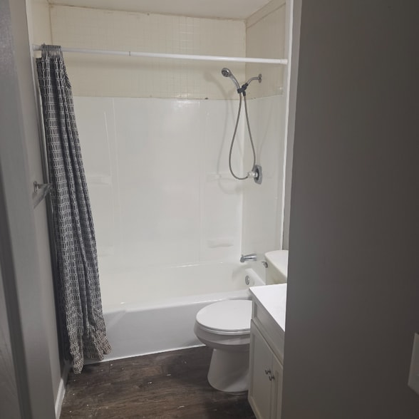 Building Photo - 7502 Valley Rd