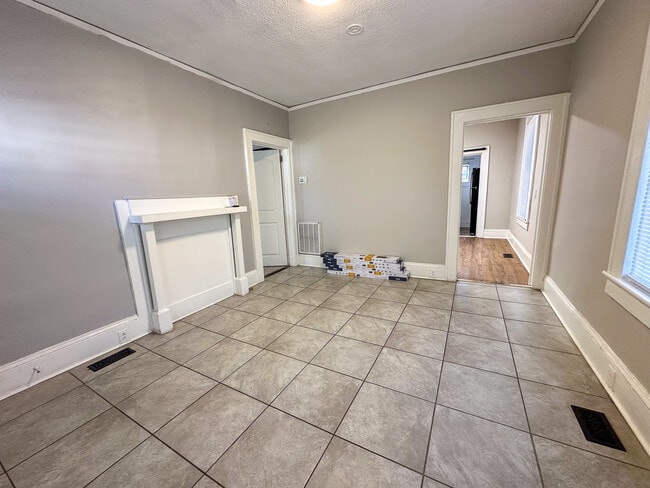 Building Photo - 3410 Kalynne St