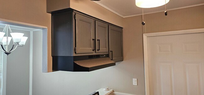 Building Photo - COMING SOON!! Available Soon in SF KCMO