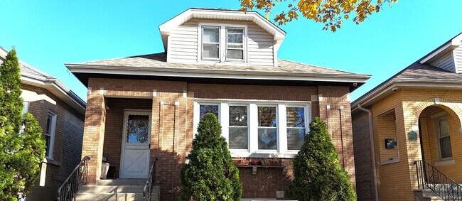 Primary Photo - Exceptional single-family near UIC-DePaul ...