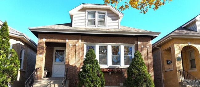 Primary Photo - Exceptional single-family near UIC-DePaul University -North Park University