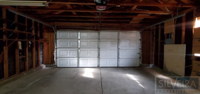 Building Photo - Gated Community 3 Bedroom 2 Bath in Preisker Gardens!