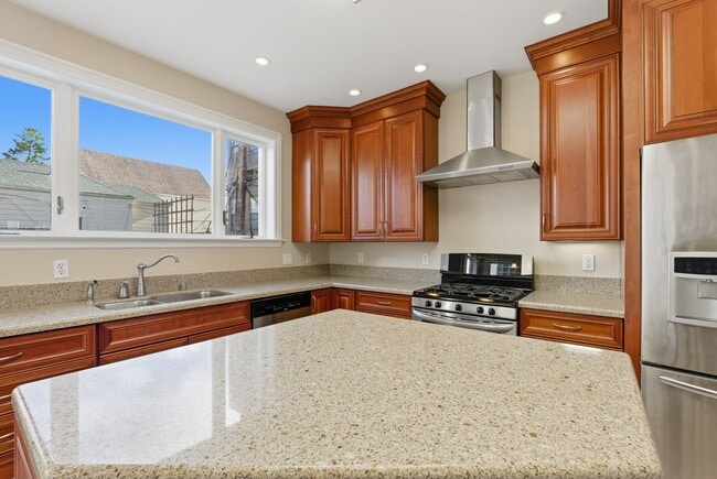 Building Photo - San Francisco Charm with Modern Upgrades