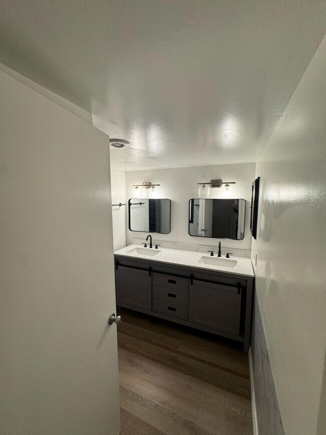 Building Photo - 1458 N Lawnwood Cir