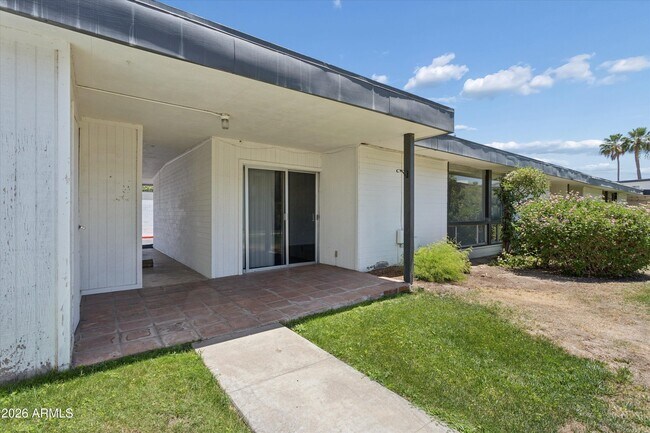 Building Photo - 3308 E Camelback Rd