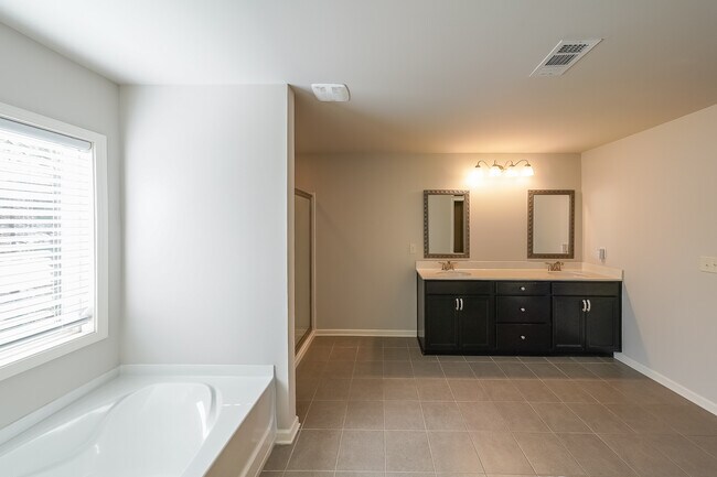 Building Photo - 408 After Glow Smt