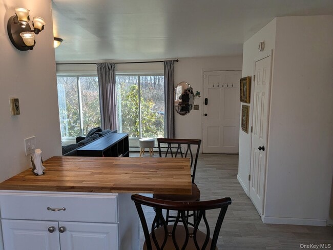 Building Photo - 37 Hill Rd