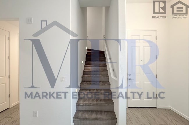 Building Photo - 3Bed/2.5Bath Townhouse at 7th St/Hatcher! Move-In Ready on 04/16/2026! -- NO HOA! ALL TILE FLOORING!